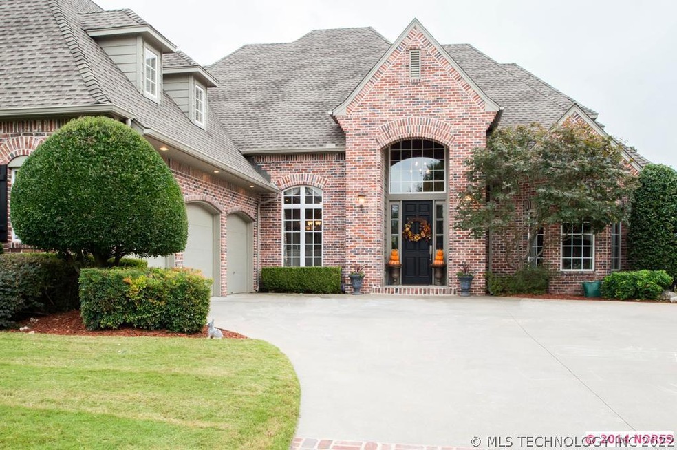 Custom home on quiet culdesac in Jenks SE District