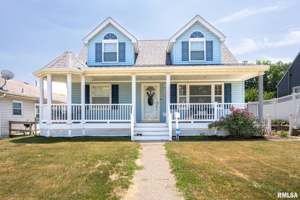 907 W Rusholme St, Davenport, IA 52804 - photo 1