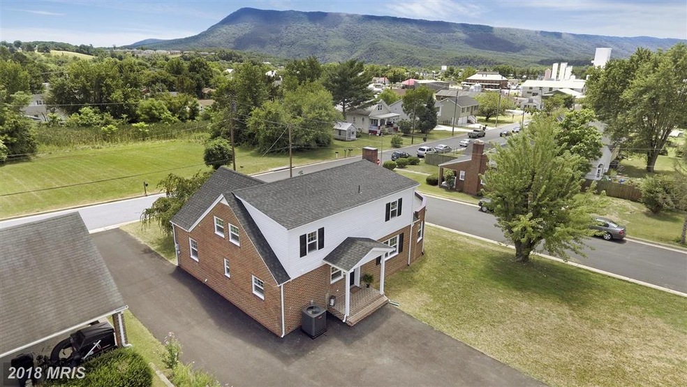 309 Stonewall St, Strasburg, VA 22657 - photo 1