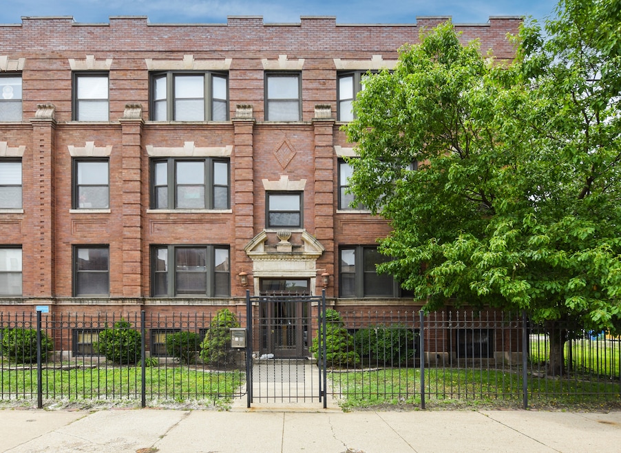 4220 S Champlain Ave unit 2N, Chicago, IL 60653 - photo 1