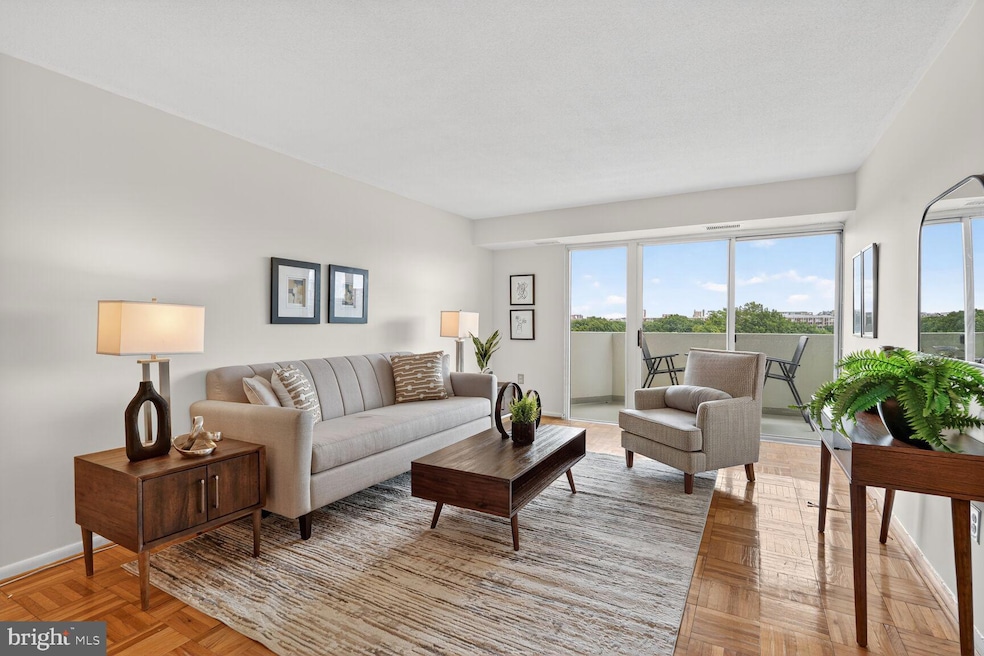 Town Square Towers unit 716, Washington, DC 20024 - photo 1