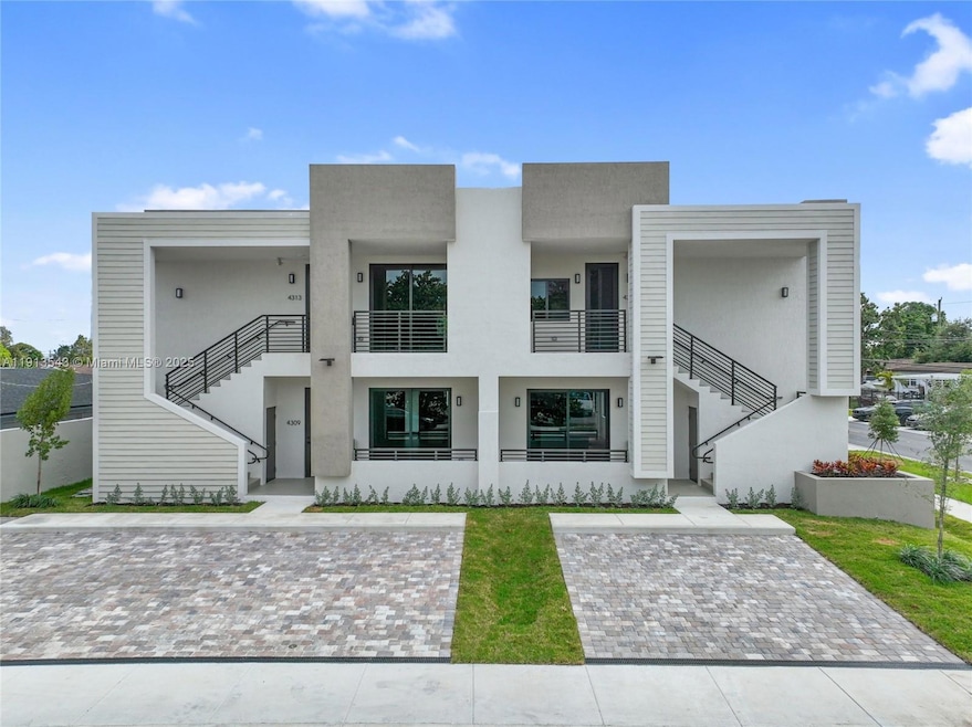 4313 E 8th Ct unit B, Hialeah, FL 33013 - photo 1