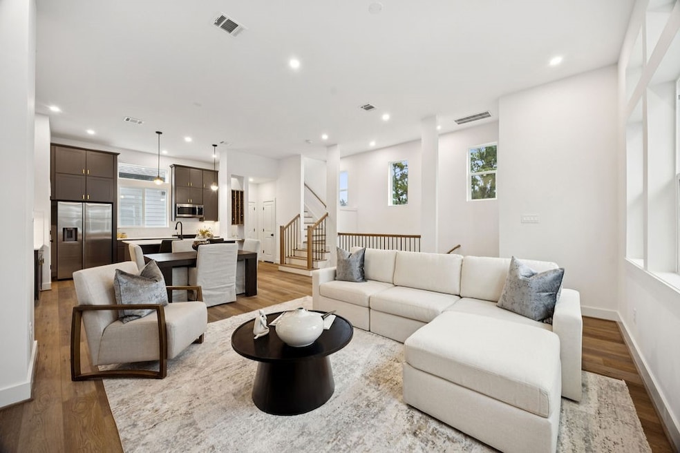 2121 C Hoskins Dr, Houston, TX 77080 - photo 1