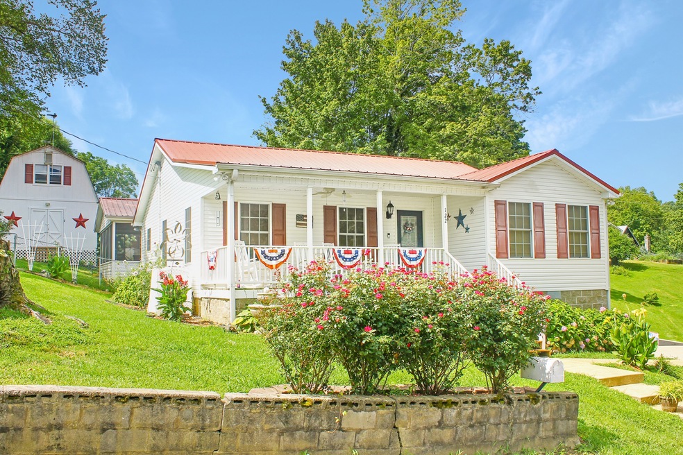 Beautiful 122 W Spring Street in Dover, Tennessee