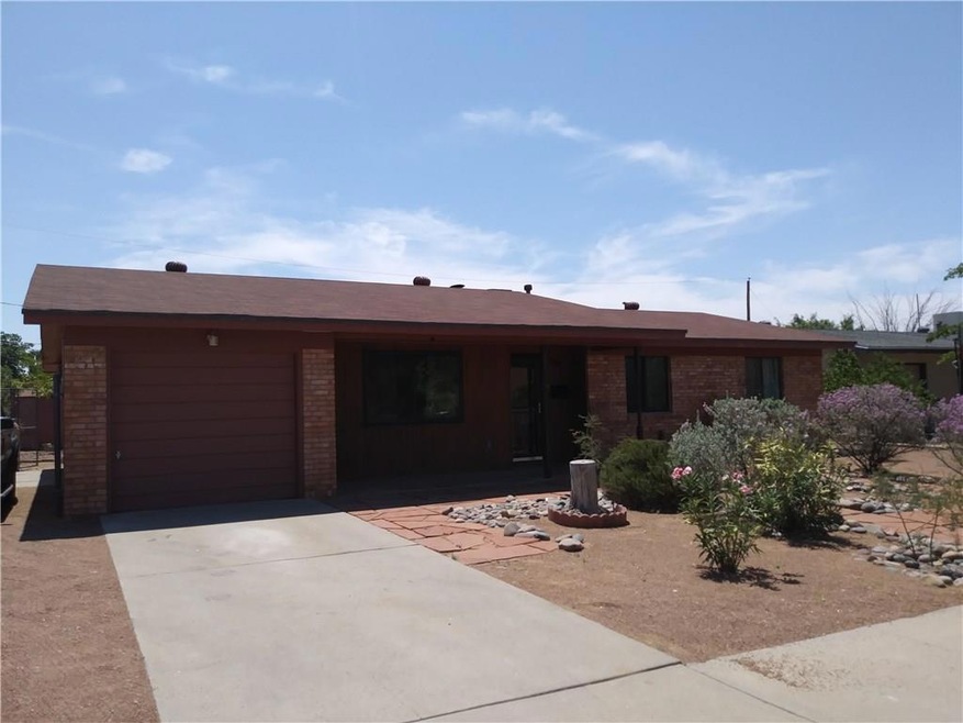 Southwest Style landscape Exterior Front