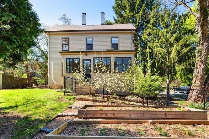 Sold $1,050,000 • Co-Listing Agent