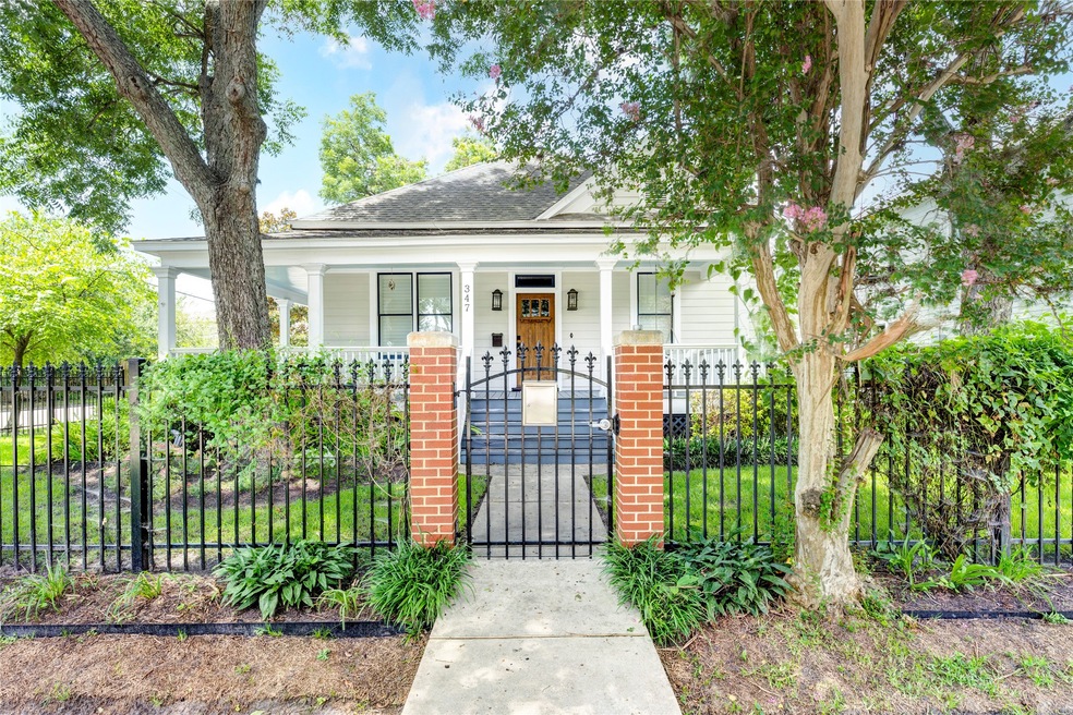 347 W 27th St, Houston, TX 77008 - photo 1