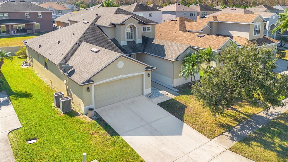 Welcome home to 3571 Maple Ridge Loop in beautiful Kissimmee