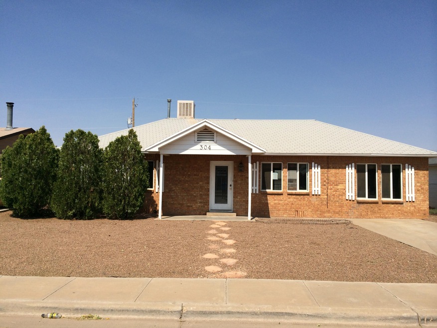 304 Plainview Dr, Alamogordo, NM 88310 - photo 1