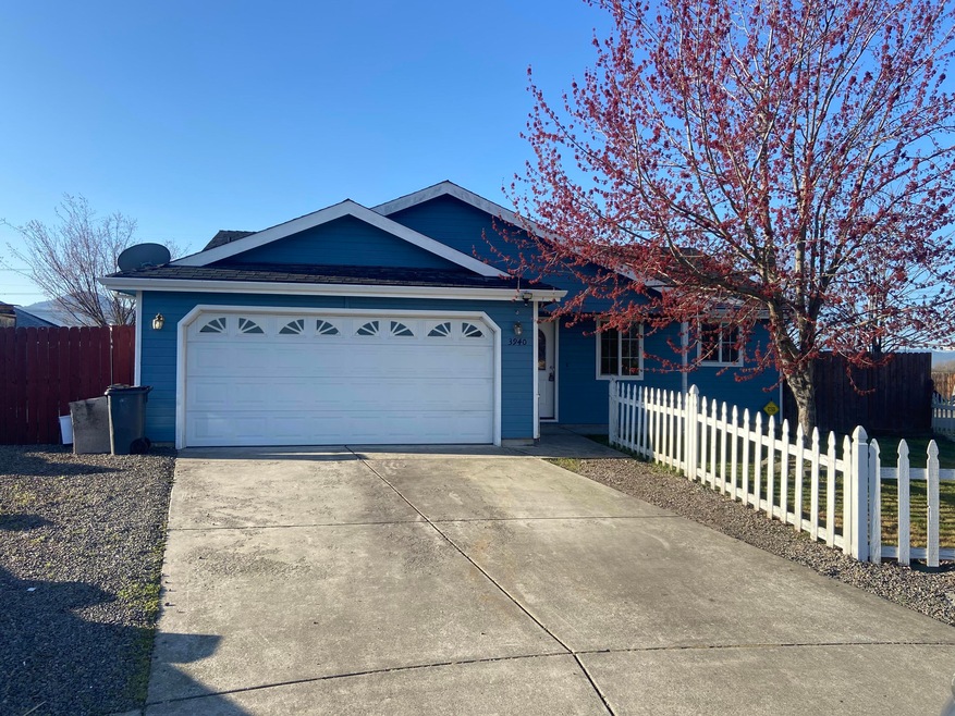 3940 Agate Meadows Ct, White City, OR 97503 - photo 1