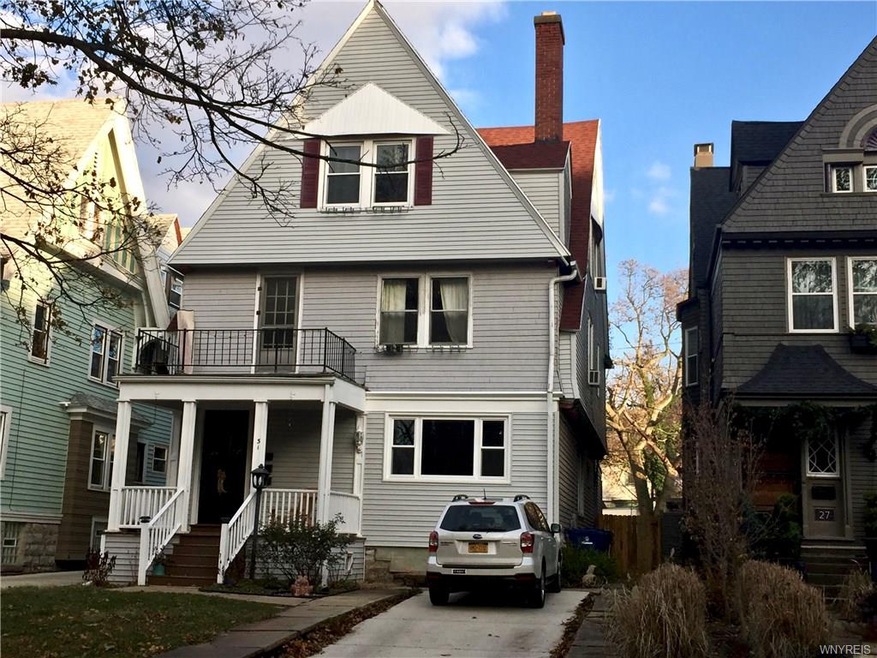 31 Norwood Ave 3 unit.