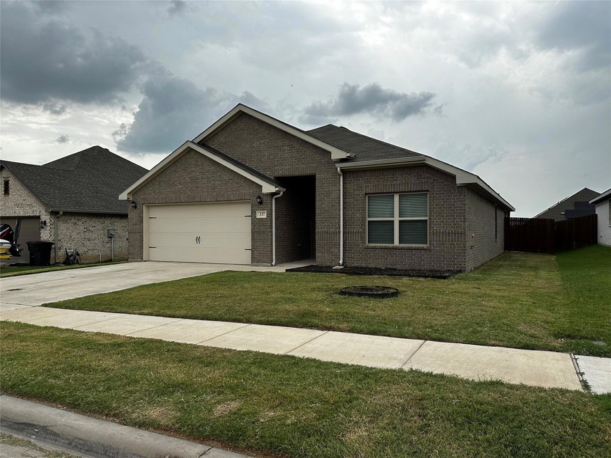 337 Paloma St, Weatherford, TX 76087 - photo 1