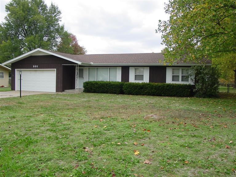 201 Park St, Nixa, MO 65714 - photo 1