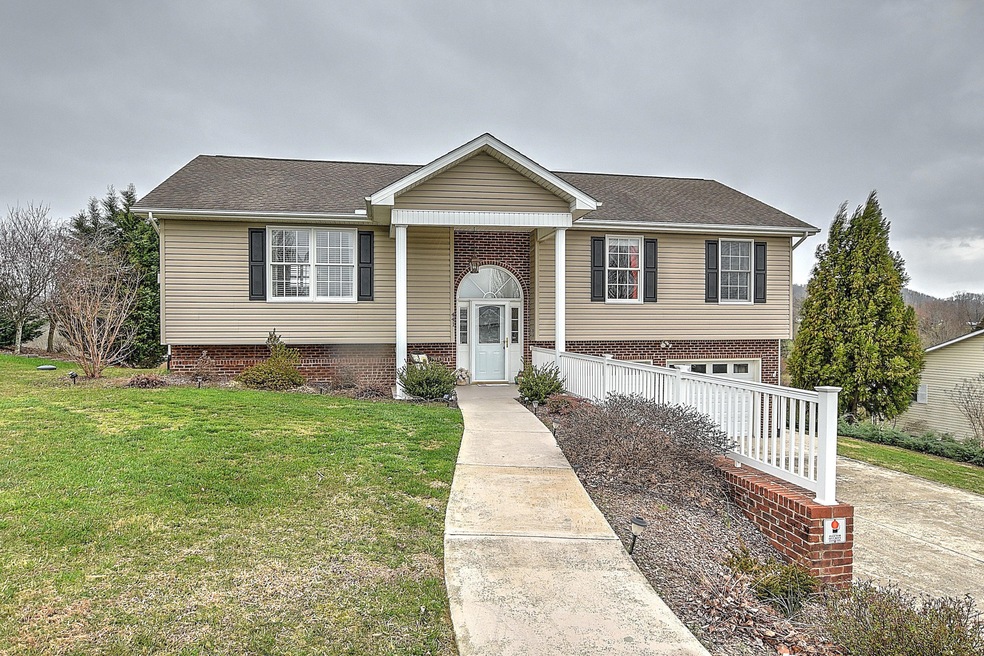 441 E Ridges