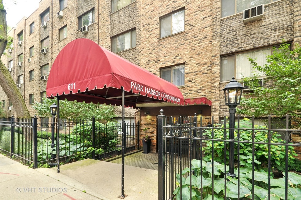 611 W Patterson Ave unit 322, Chicago, IL 60613 - photo 1