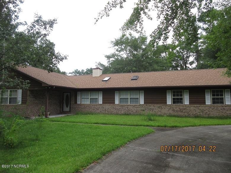 100 E Hayes St, Burgaw, NC 28425 - photo 1