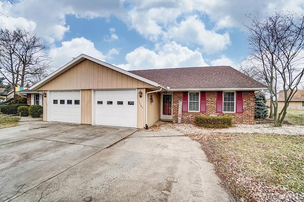 1580 Plainfield Dr, Lima, OH 45805 - photo 1