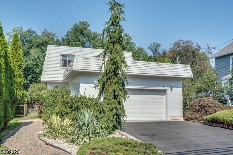 13 Royal Ave, Livingston, NJ 07039 - photo 1