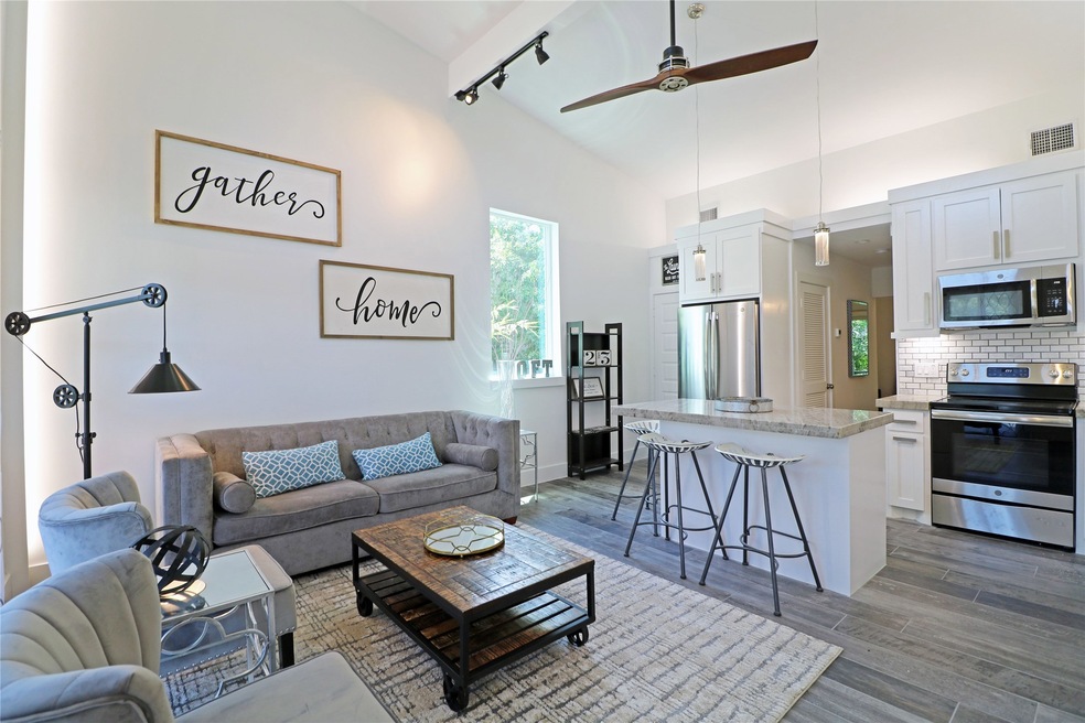 2310 Mcduffie St unit A-6, Houston, TX 77019 - photo 1