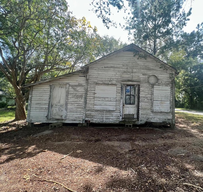 516 W Suwanee St, Fitzgerald, GA 31750 - photo 1