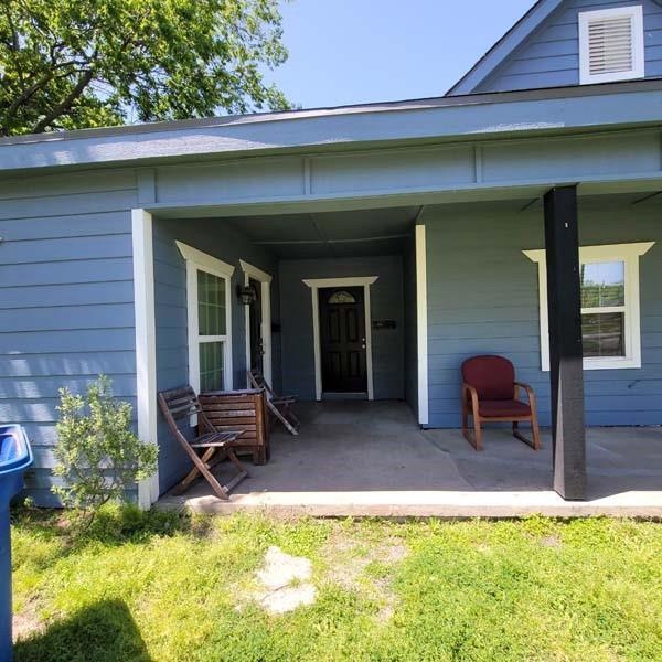 801 SW Main St, Ennis, TX 75119 - photo 1