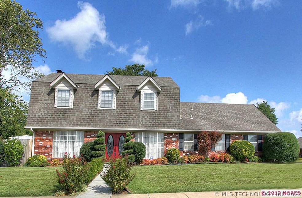 This attractively landscaped, 2 story home is loca