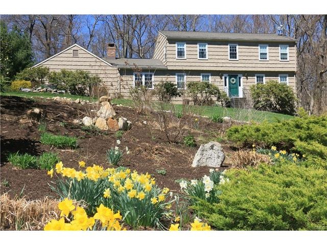 39 Paugussett Rd, Sandy Hook, CT 06482 - photo 1