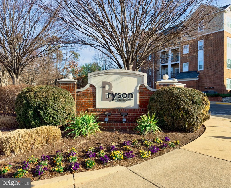 12957 Centre Park Cir unit 105, Herndon, VA 20171 - photo 1