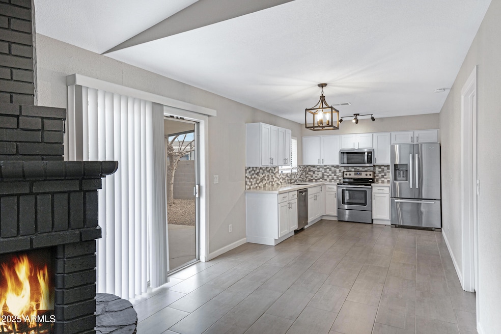 2593 E Commonwealth Cir-8