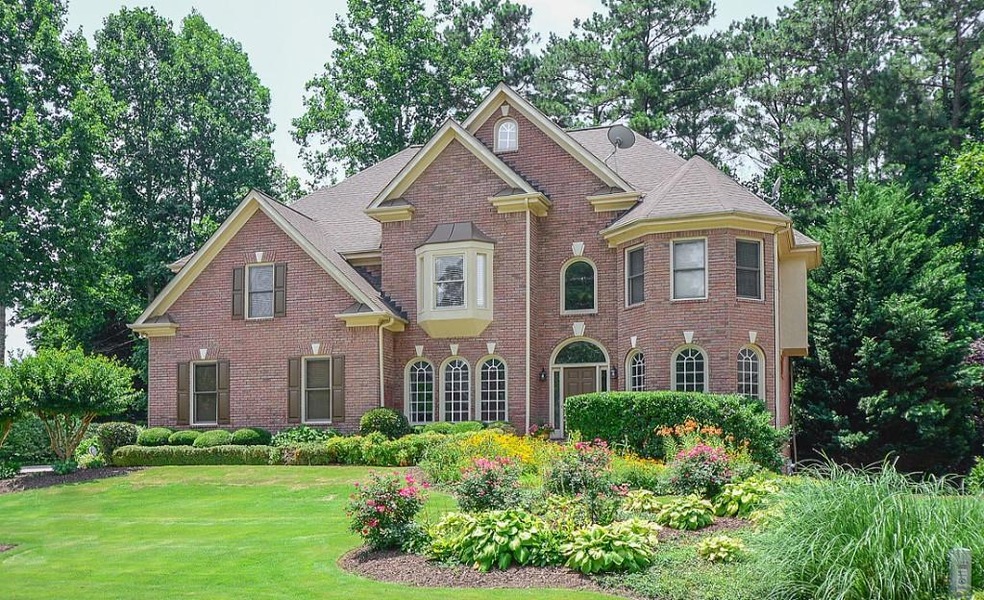 Beautiful 3 sides brick home in sought-after Lambe
