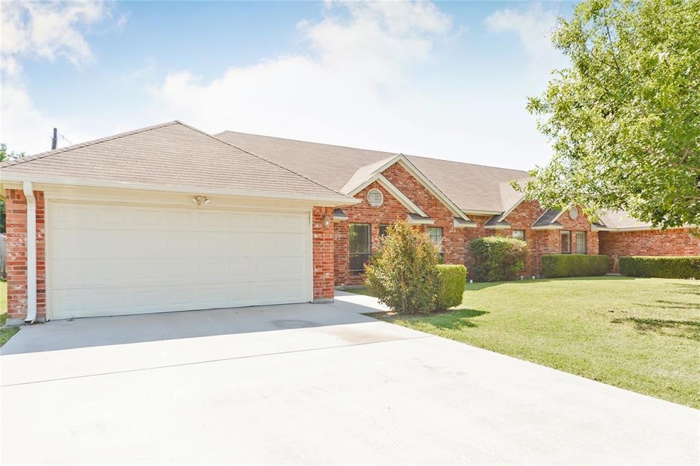 305 S Arthur St, Decatur, TX 76234 - photo 1