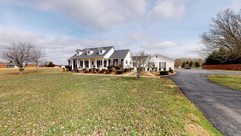 711 Mapleview Dr, Shelbyville, TN 37160 - photo 1