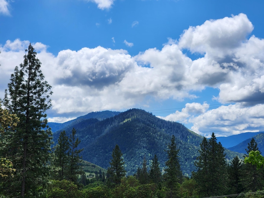 1101 W Jones Creek Rd, Grants Pass, OR 97526 - photo 1