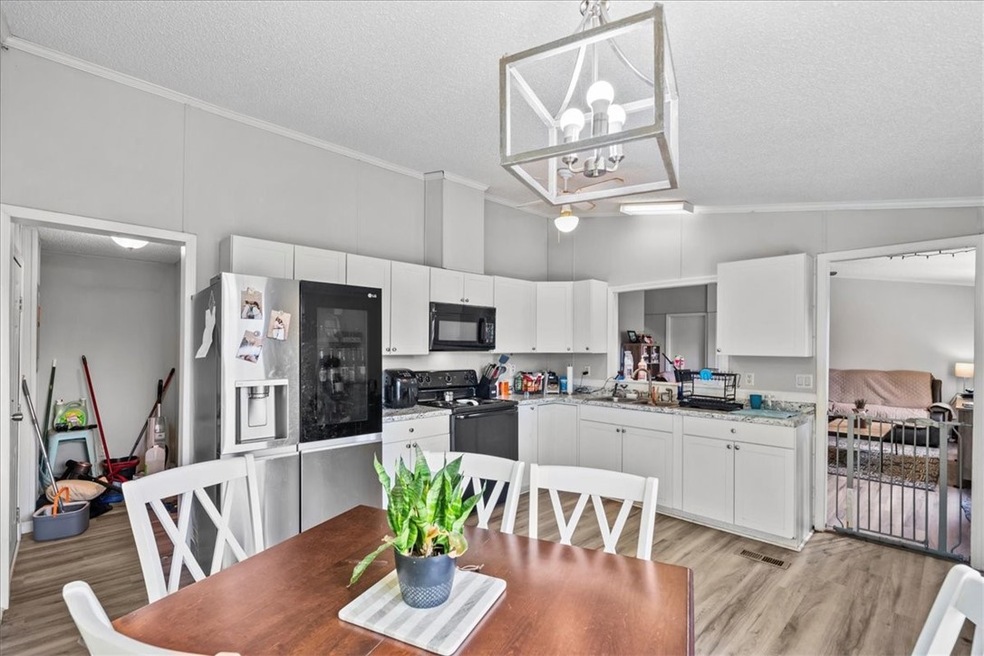 Beautifully Updated Dining/Kitchen Area