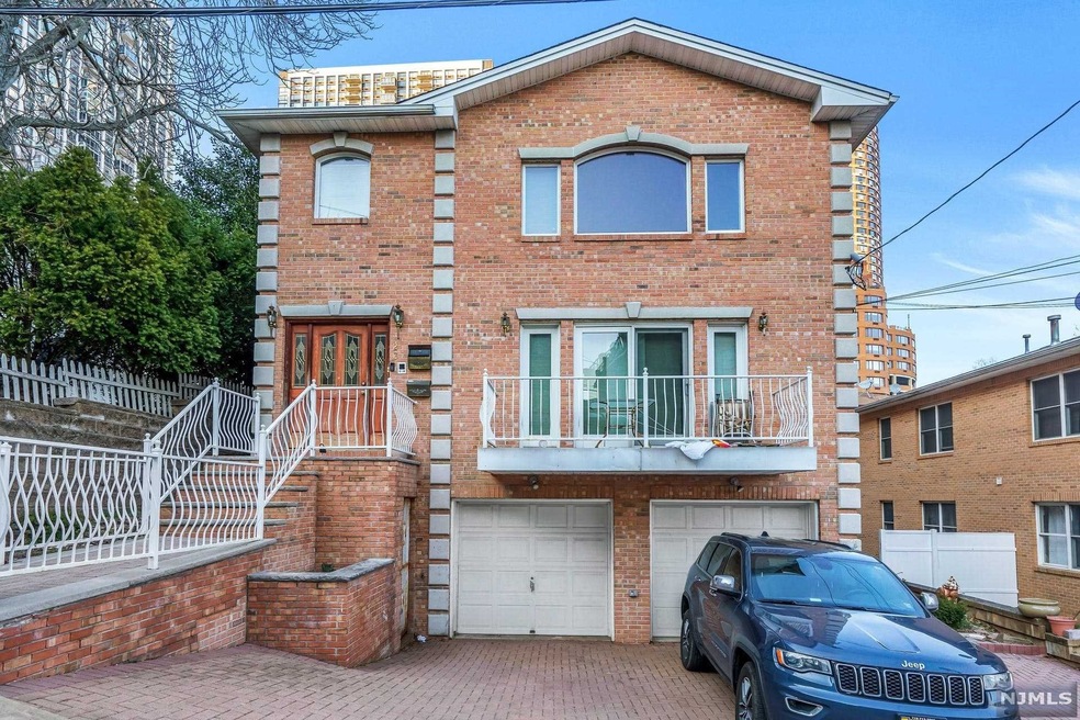 23 Leary Ln, Edgewater, NJ 07020 - photo 1