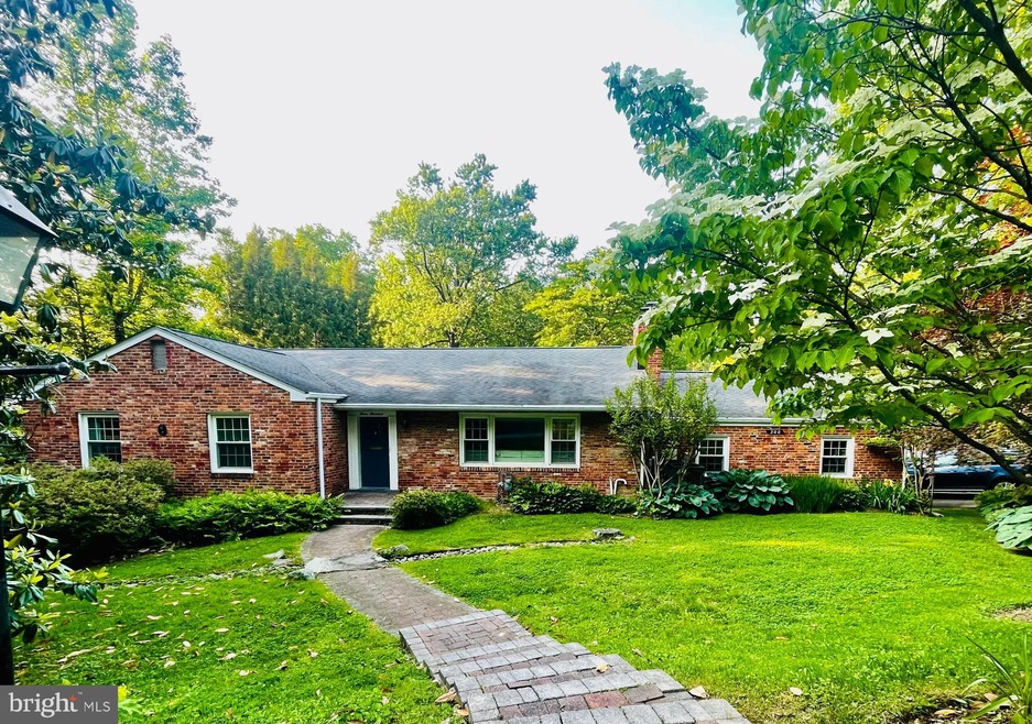 300 W Columbia St, Falls Church, VA 22046 - photo 1