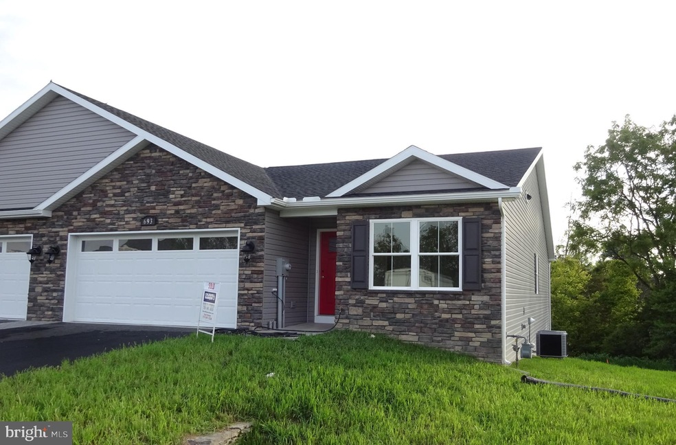 693 Shook Ct W, Greencastle, PA 17225 - photo 1