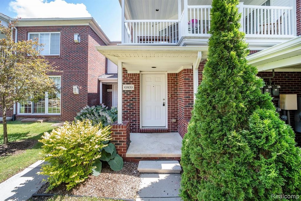 6869 Boulder Pointe Dr unit 43, Washington, MI 48094 - photo 1