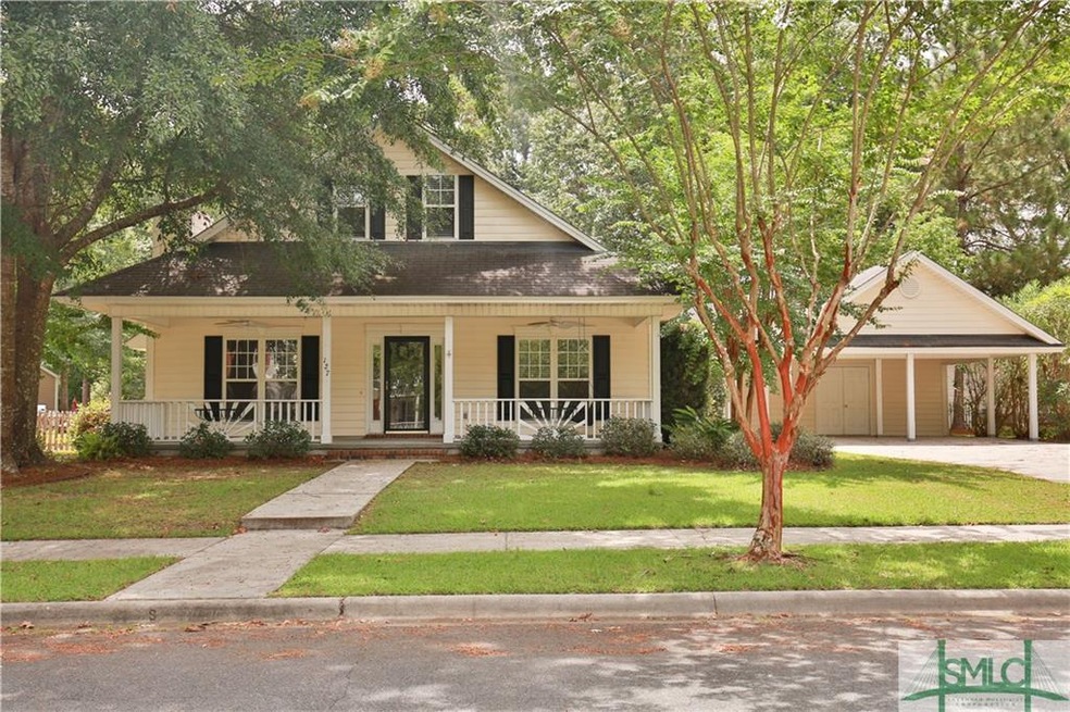 This Wonderful home in a quiet neighborhood is lar