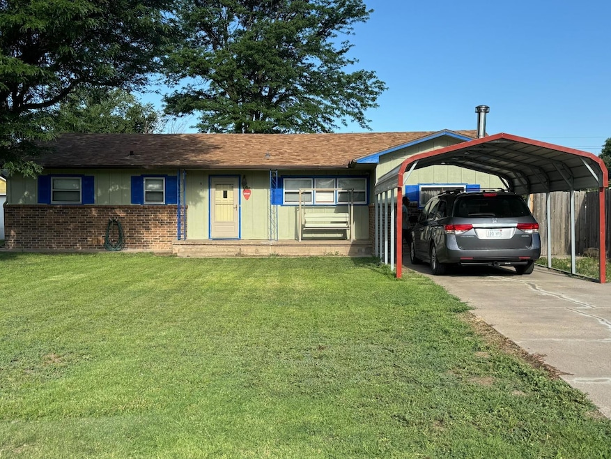 917 S Polk St, Hugoton, KS 67951 - photo 1
