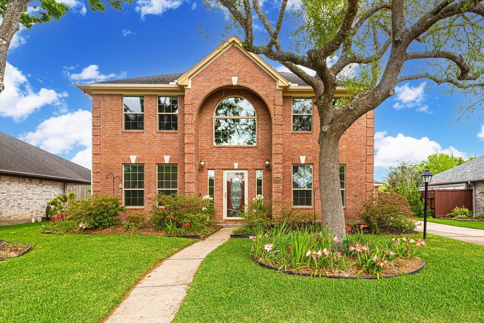 2004 N Mission Cir, Friendswood, TX 77546 - photo 1