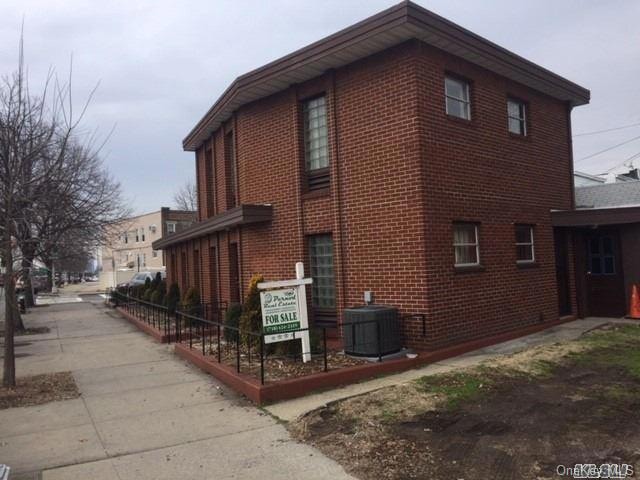 69-65 Queensmidtownexp, Maspeth, NY 11378 - photo 1