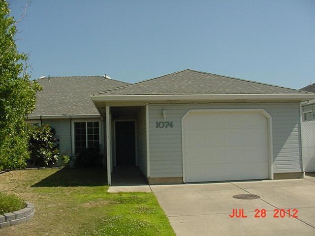 1074 Cherry St, Central Point, OR 97502 - photo 1