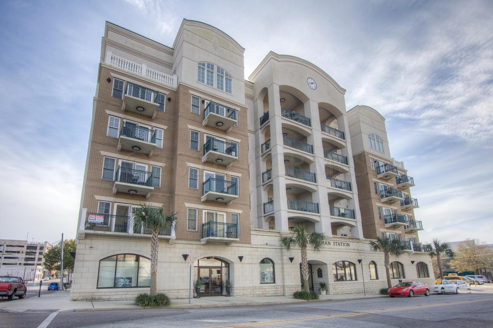 124 Walnut St Unit 308-large-001-1-Build