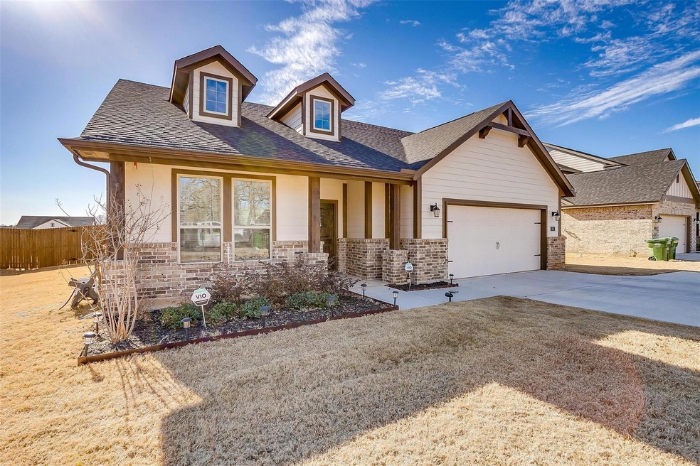 805 Holbrook Rd, Springtown, TX 76082 - photo 1