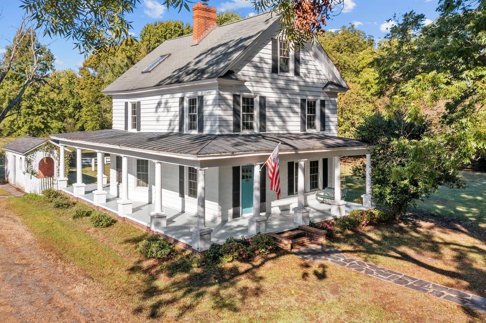 286 James Ln, Weems, VA 22576 - photo 1