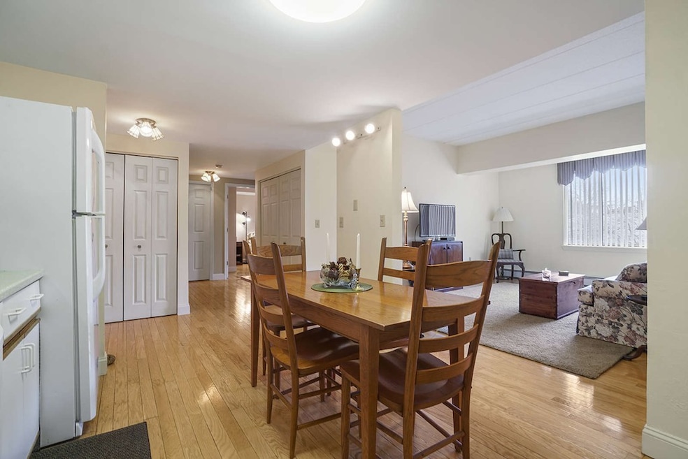 143 W Brookline St unit 305, Boston, MA 02118 - photo 1