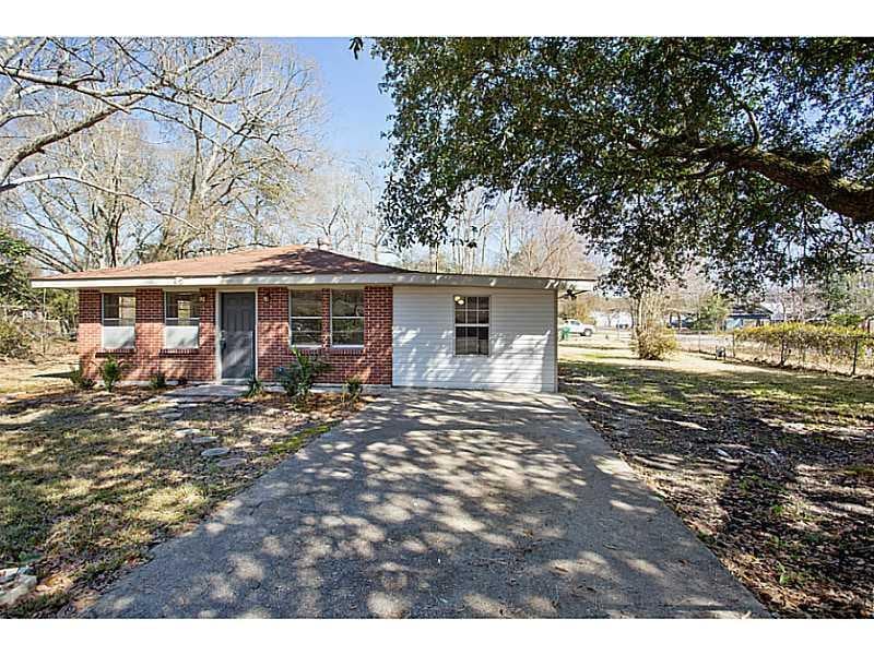 562 N Magnolia St, Slidell, LA 70460 - photo 1