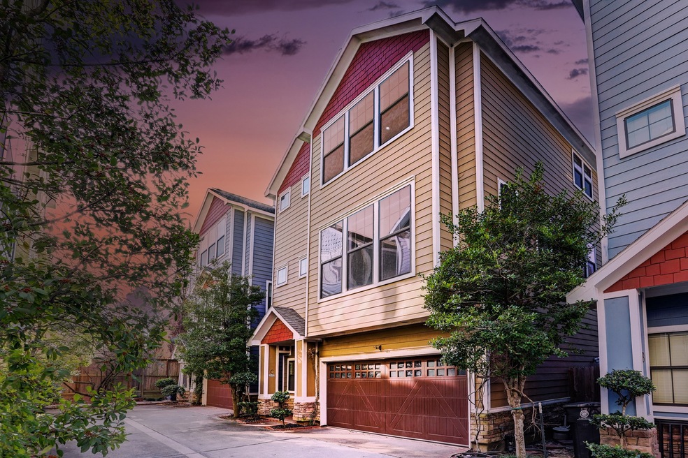Front view of 2412 Charleston Unit C