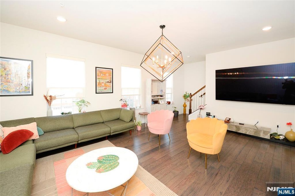 98 Landmark Ln, Fair Lawn, NJ 07410 - photo 1